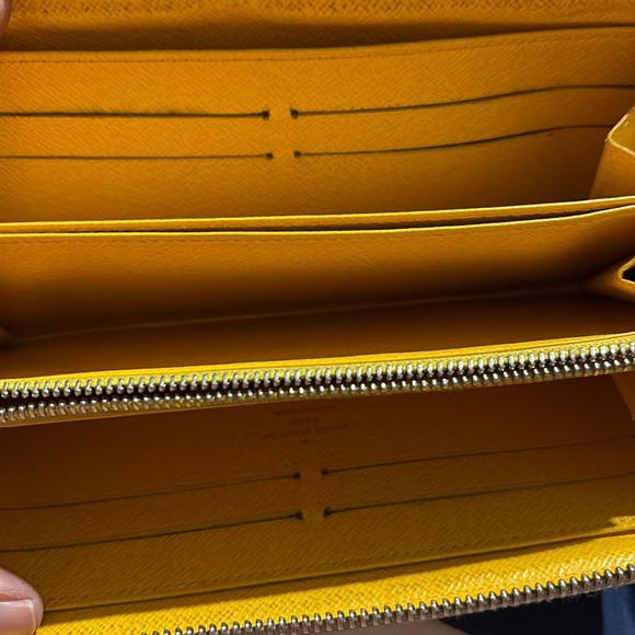 Original Louis Vuitton taupe color wallet. - Picture 6 of 8